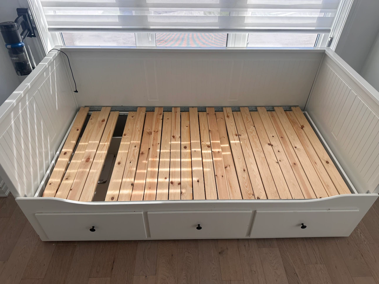 White Daybed with Storage Drawers