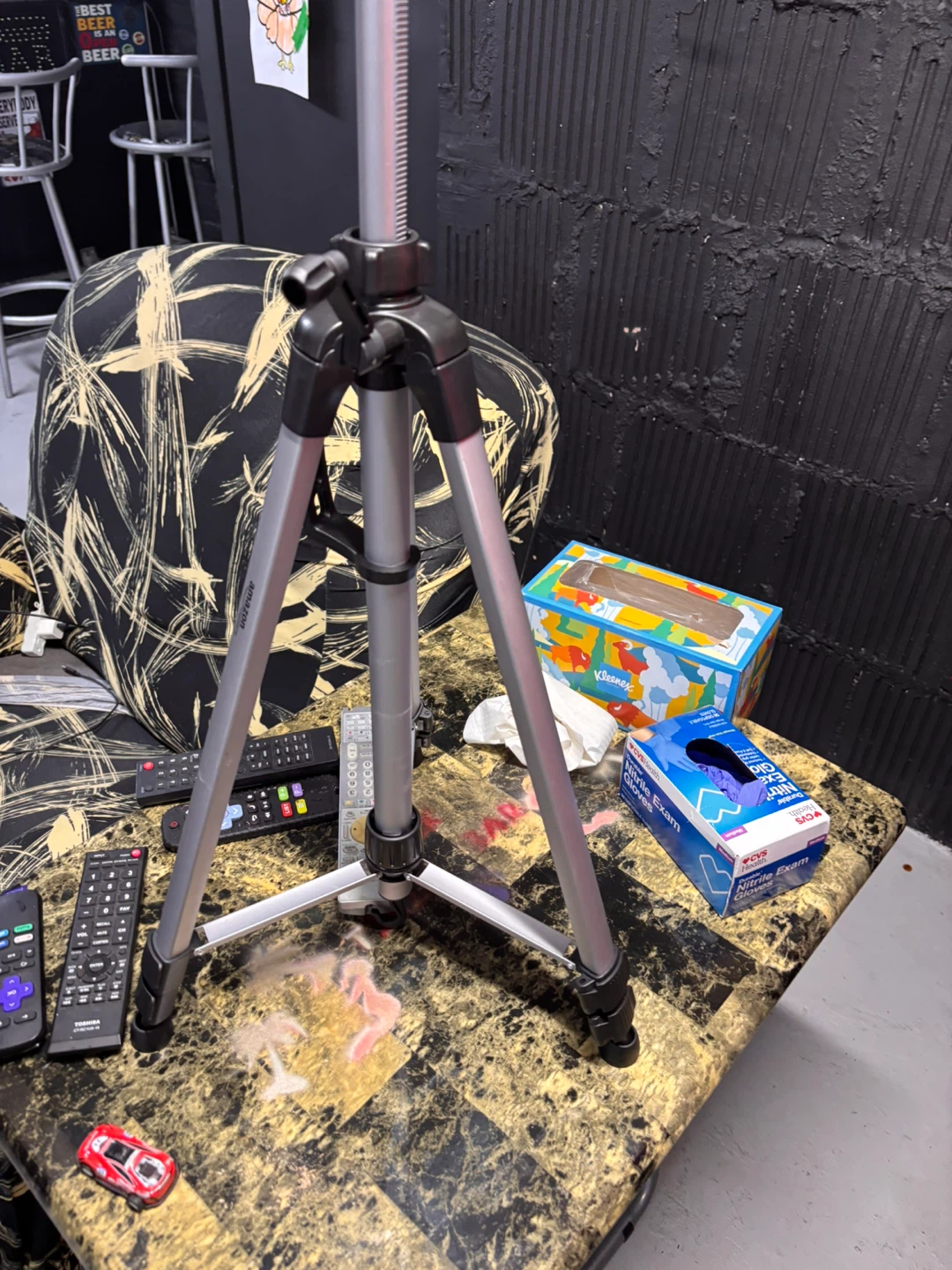 Amazon Basics Lightweight Tripod with Bag - photo 4