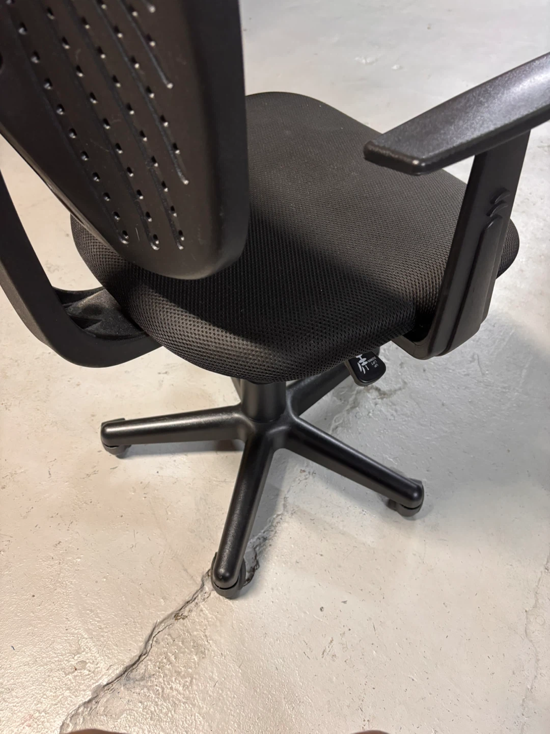 Black Mesh Office Chair - photo 4