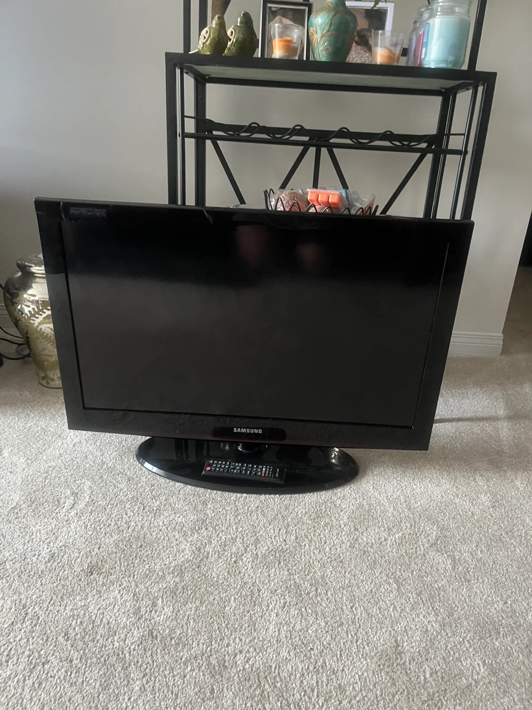 Samsung 32" HD Television (pending)