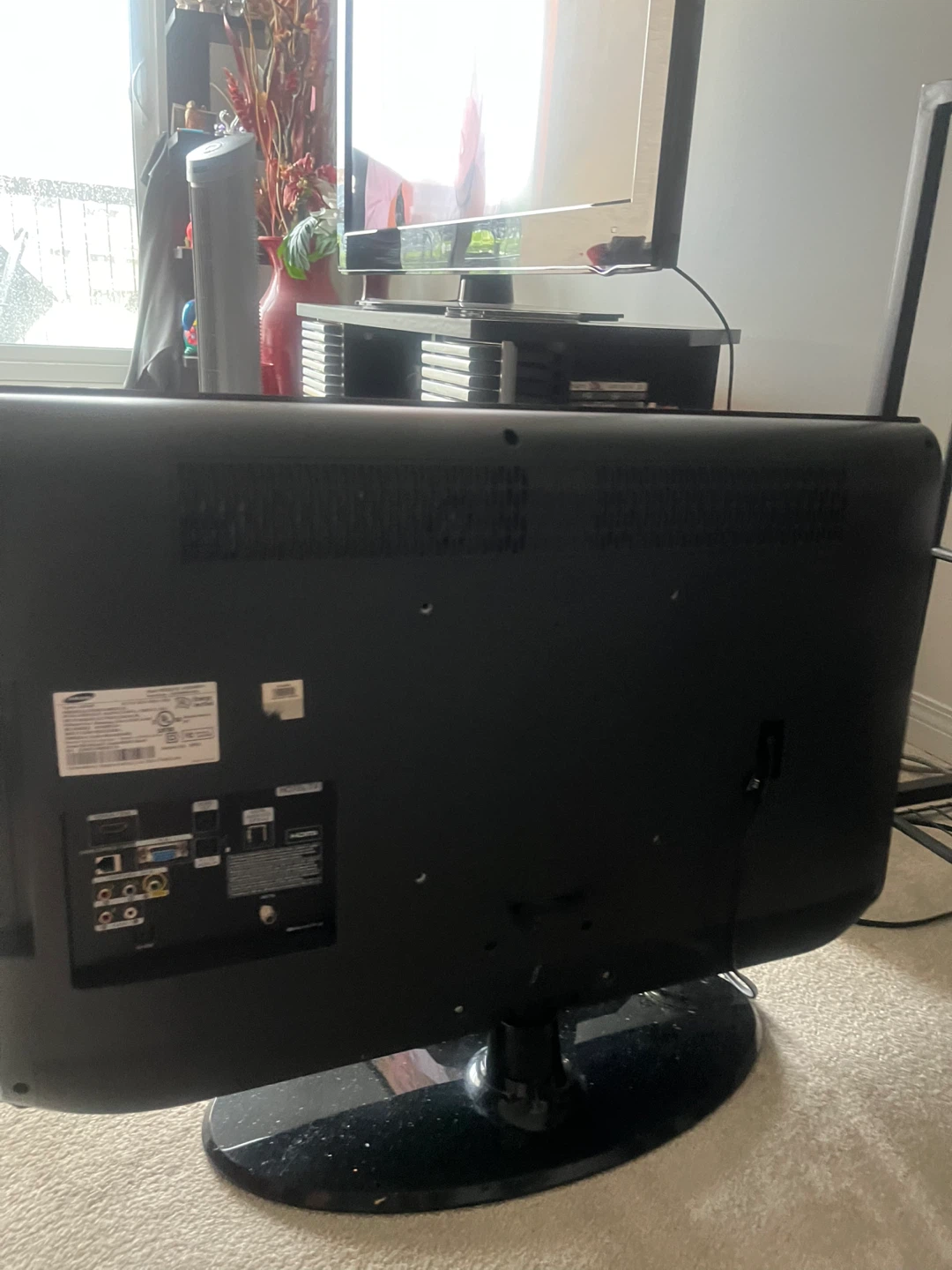 Samsung 32" HD Television (pending) - photo 3