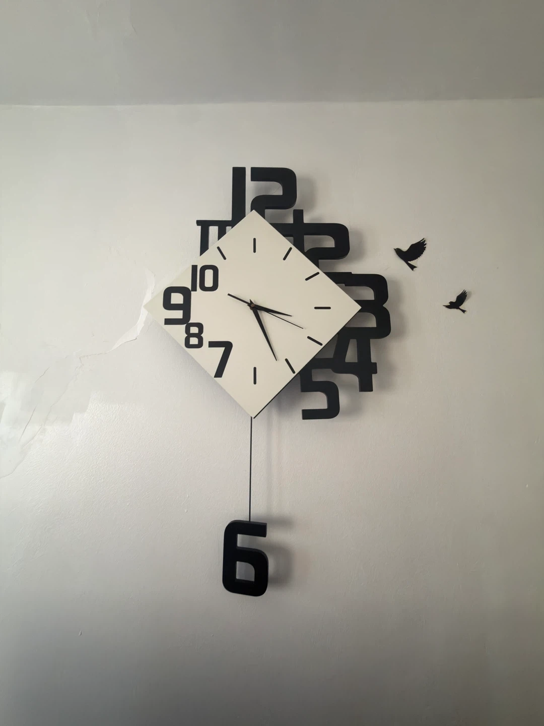 Modern Wall Clock with Decorative Numbers