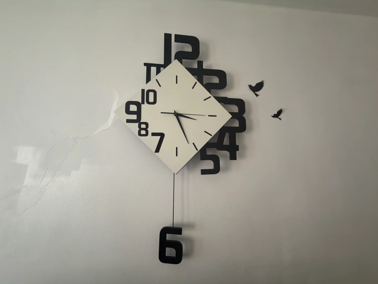 Modern Wall Clock with Decorative Numbers - photo 2