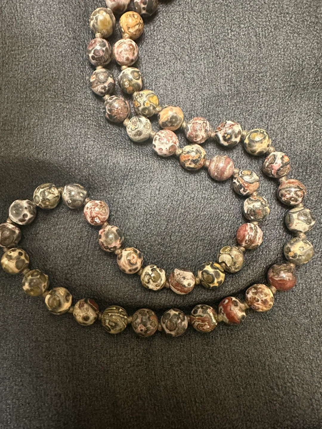 Vintage 24" Hand-Knotted Leopard Skin Jasper Bead Necklace - photo 3