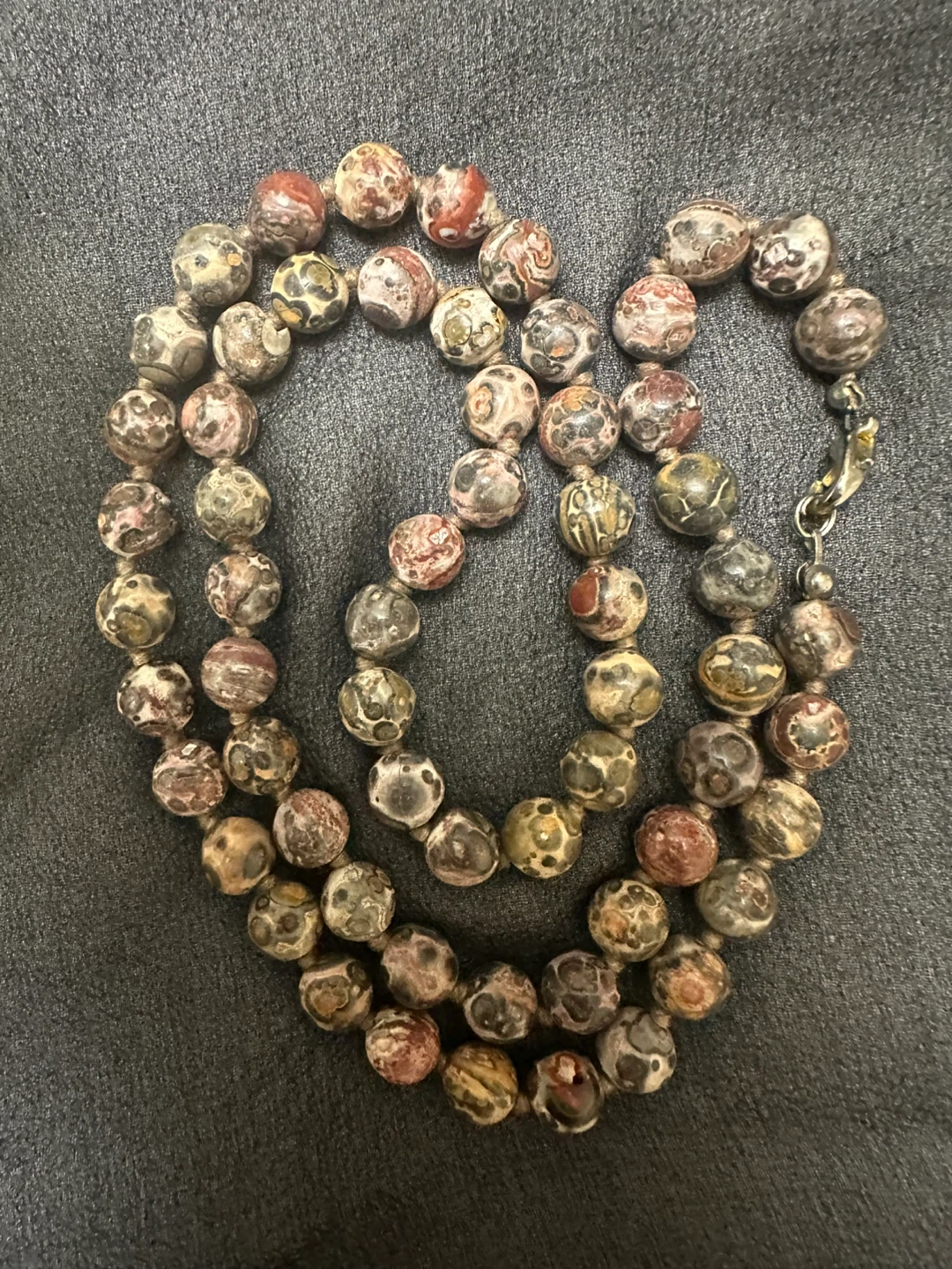 Vintage 24" Hand-Knotted Leopard Skin Jasper Bead Necklace - photo 4