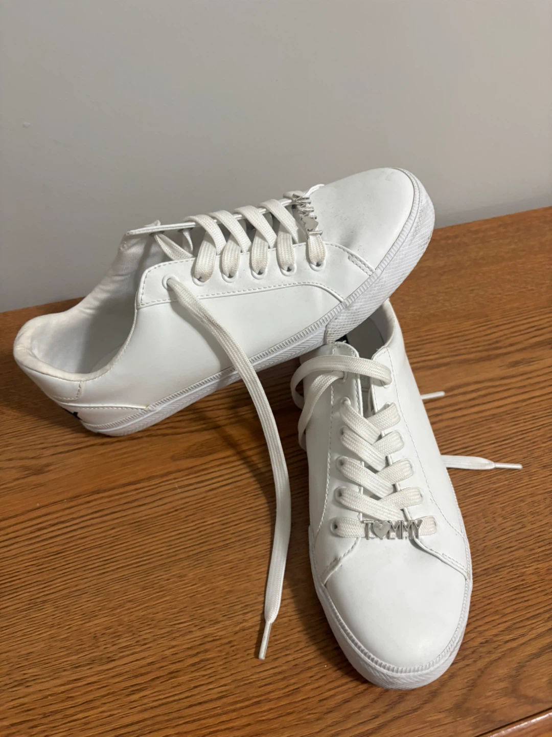 Tommy Hilfiger White Sneakers Size 8 - photo 2