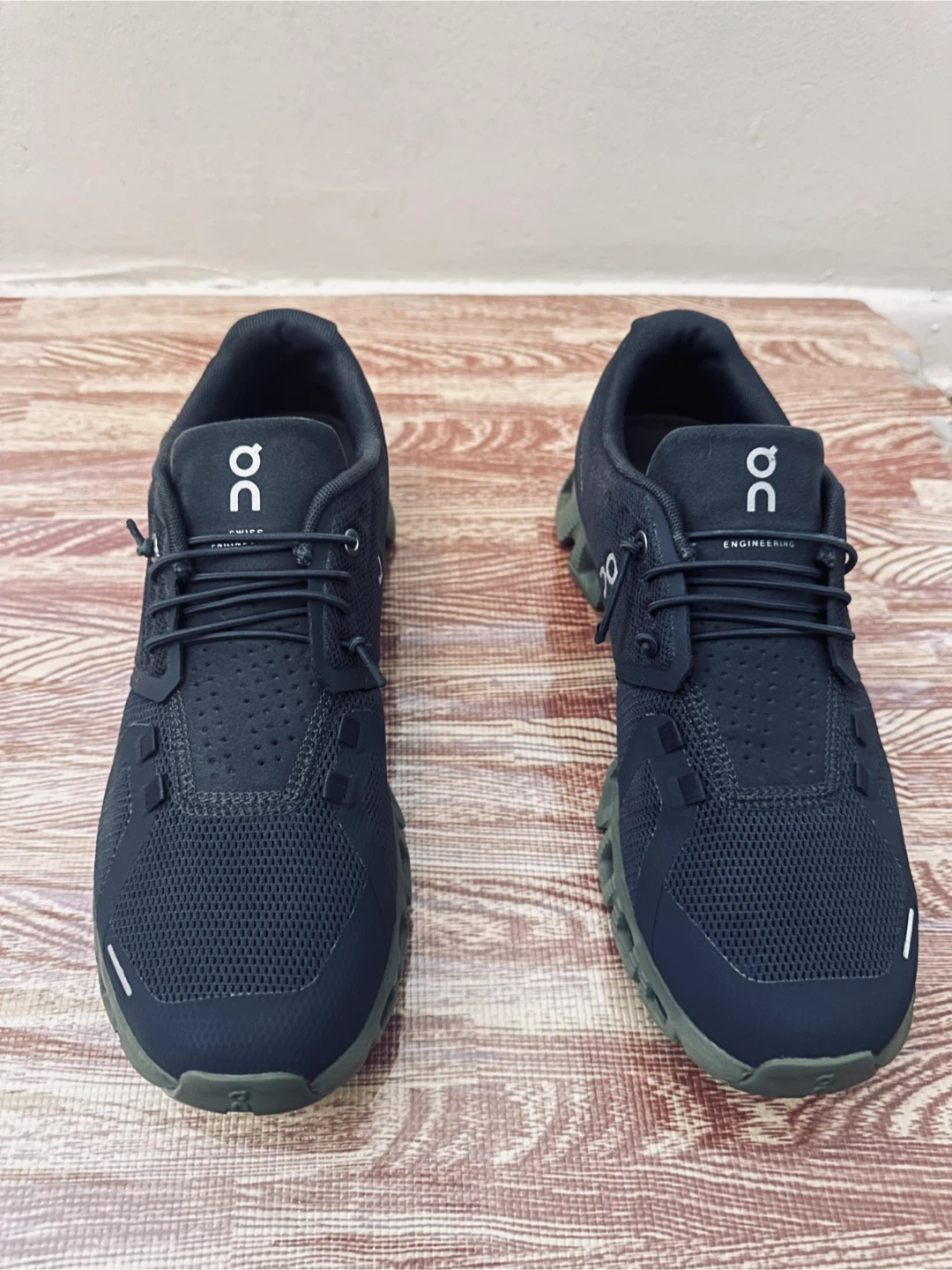 On Cloud Running Shoes Black Size 8 - photo 2