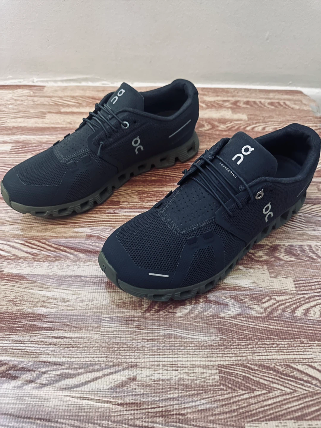 On Cloud Running Shoes Black Size 8 - photo 3