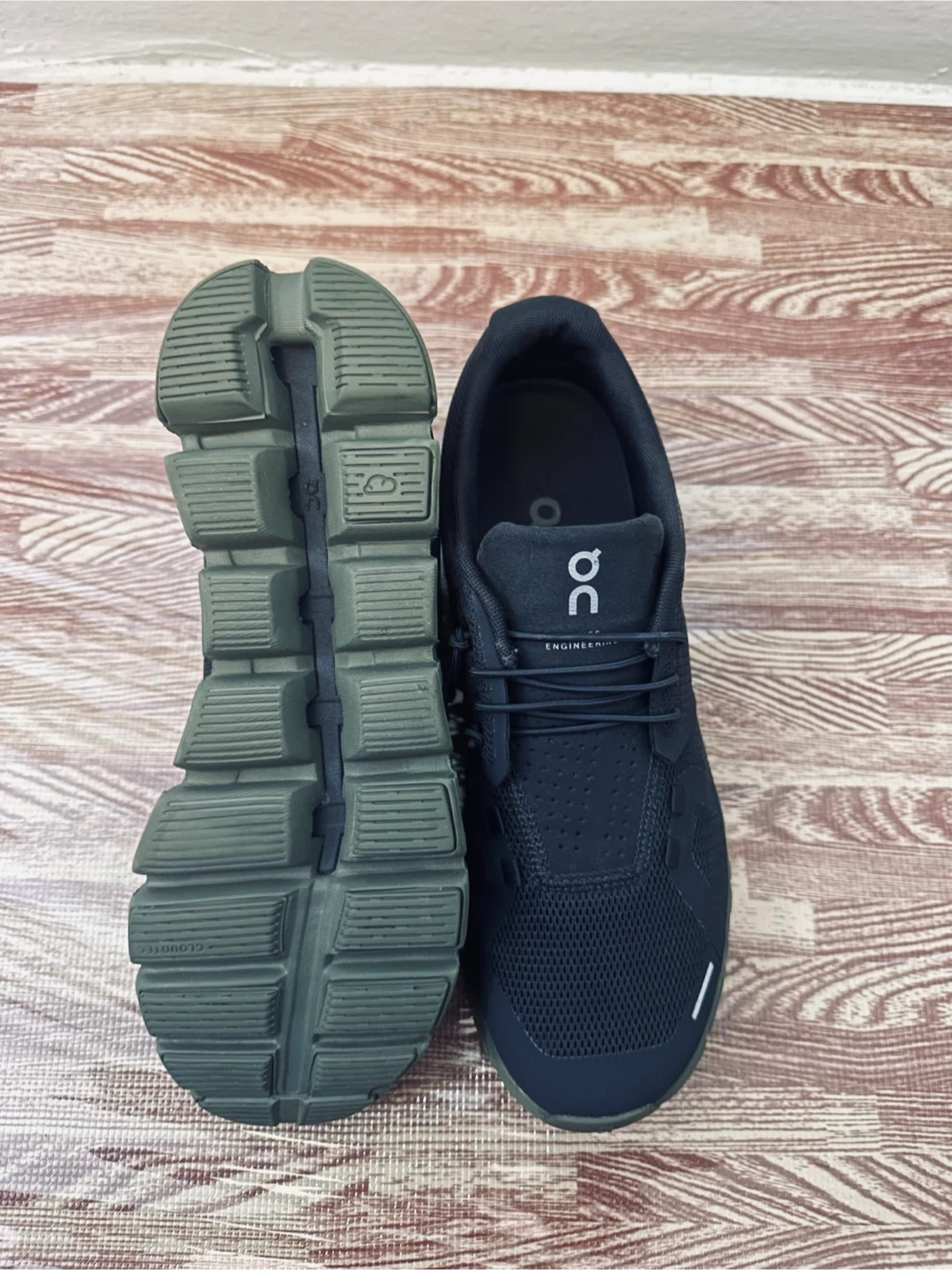 On Cloud Running Shoes Black Size 8 - photo 4