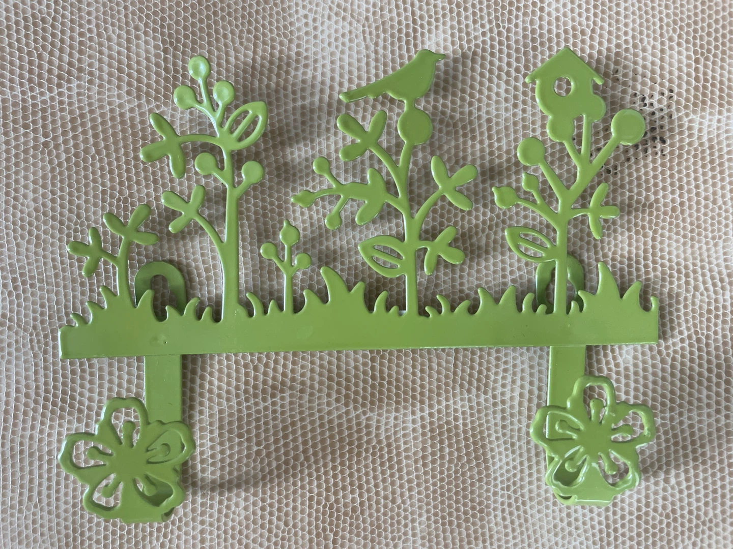 Hangers Green Metal Garden Edging with Birdhouse and Birds