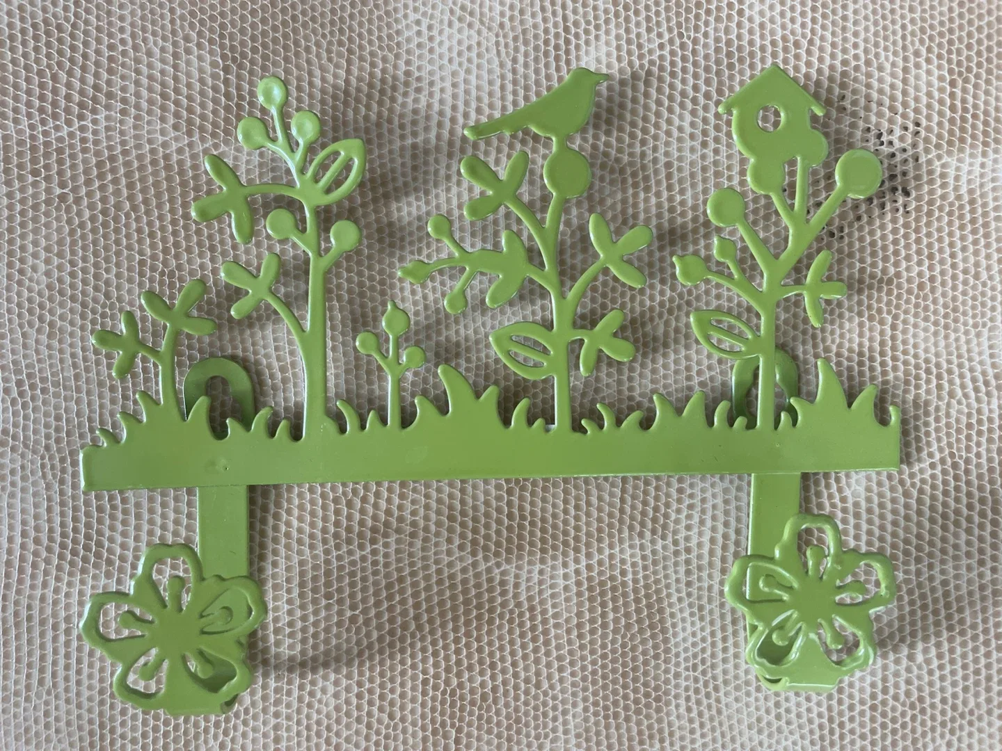 Hangers Green Metal Garden Edging with Birdhouse and Birds