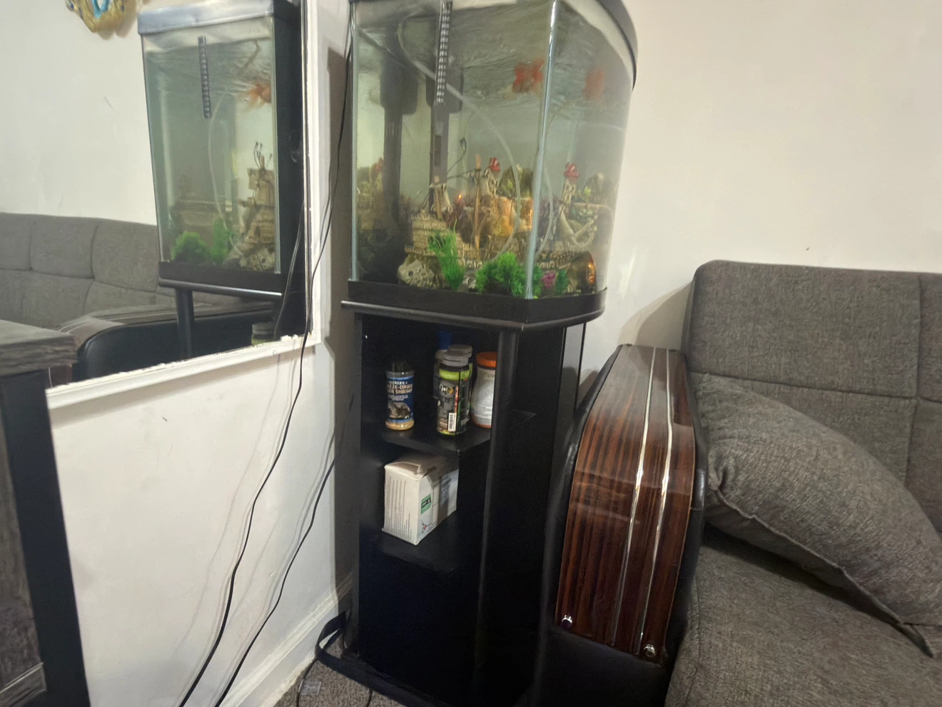 Curved Aquarium with Ship and Castle Decor - photo 2