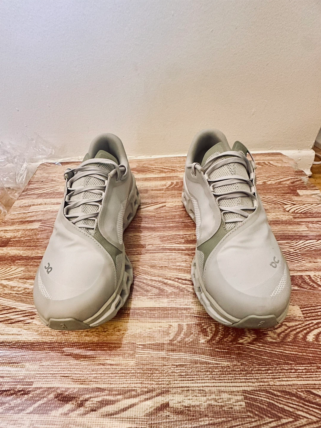 ON Cloudtec Running Shoes - Size 10