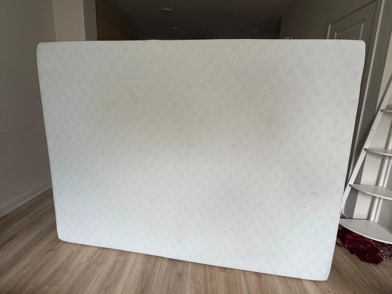 Zinus 10” Gel Memory Foam Mattress in Queen size - photo 2