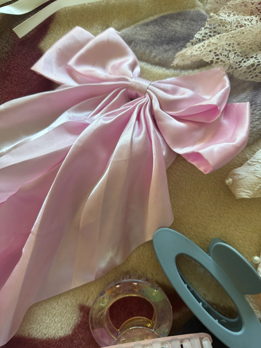 Various satin and organza hair bows with ribbons - photo 2