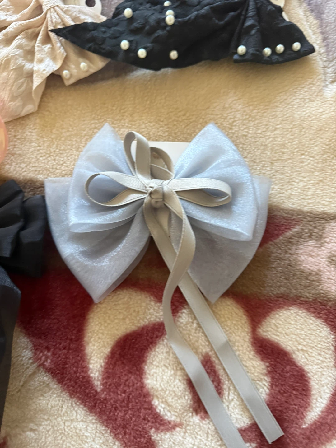 Various satin and organza hair bows with ribbons - photo 3