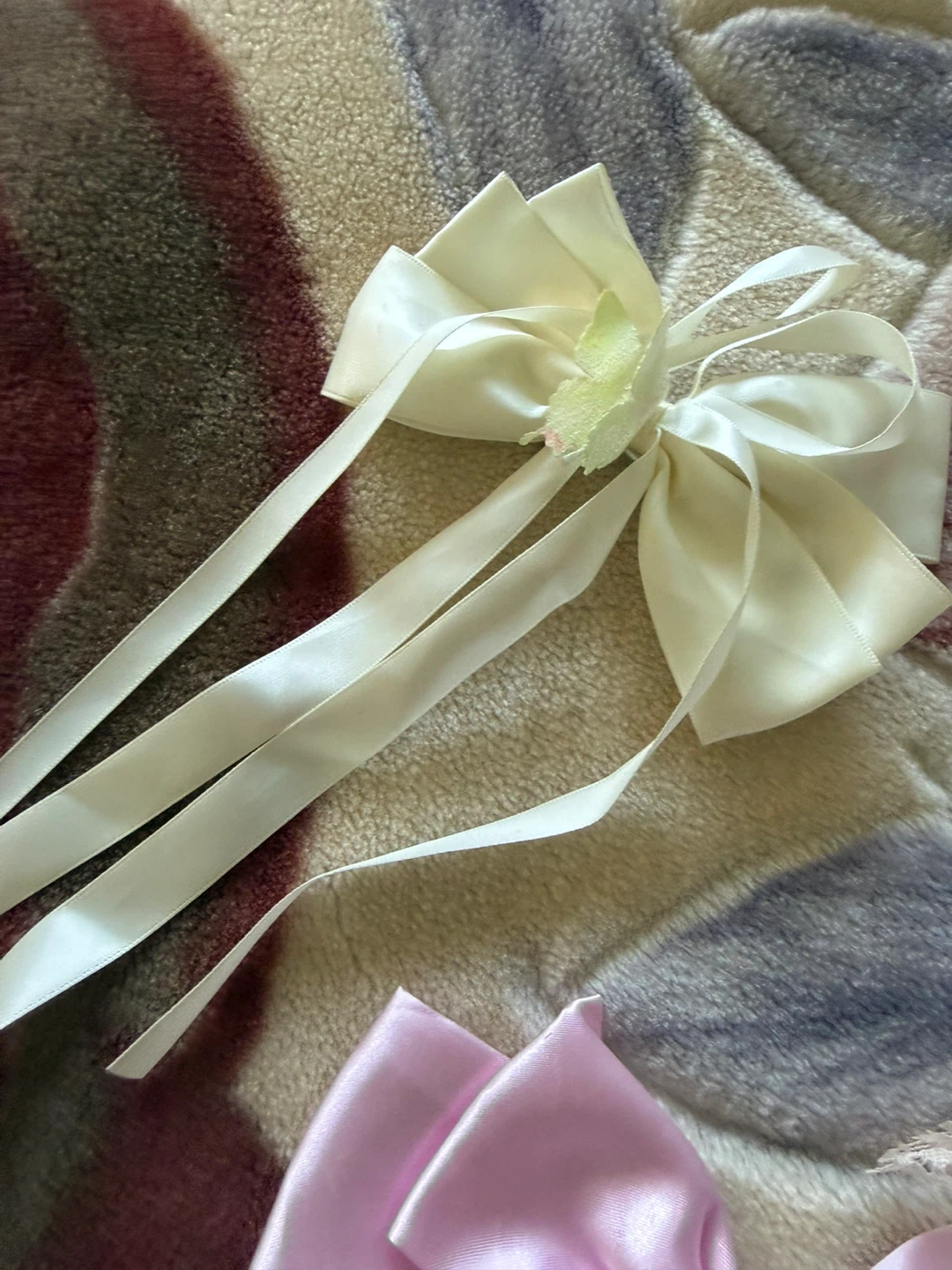 Various satin and organza hair bows with ribbons - photo 4