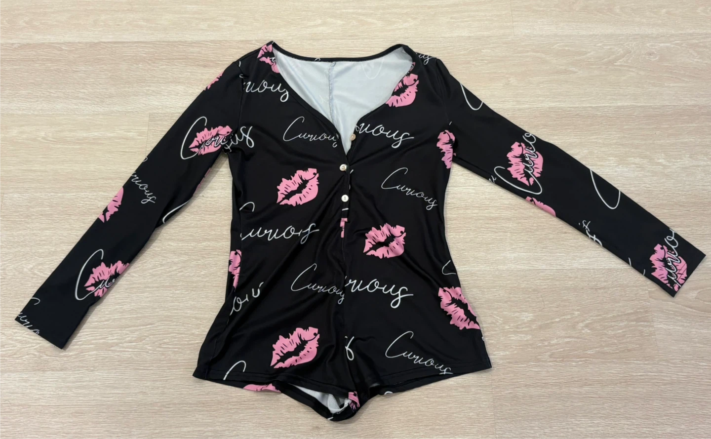 Black Kiss Print Romper - photo 2