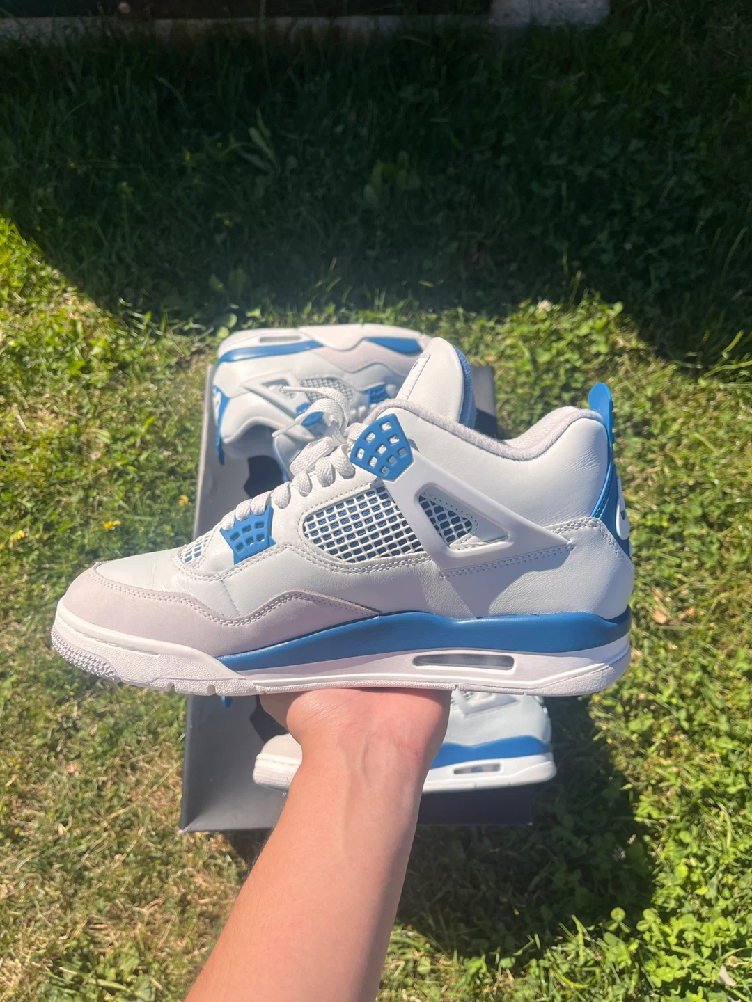 Jordan 4 military blue (SIZE 10.5M)
