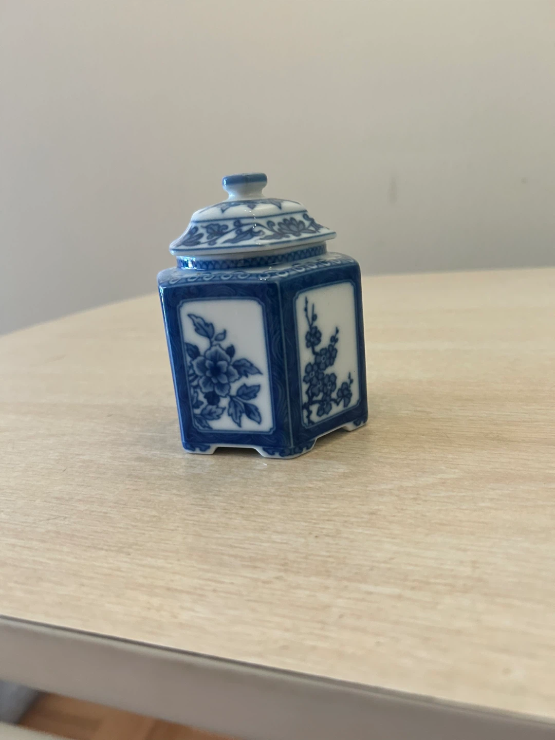 Kaiser Porcelain Trinket Box