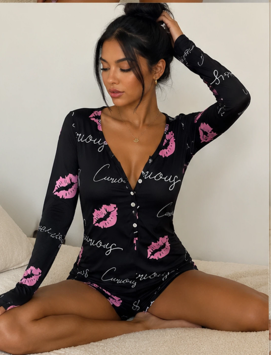 Black Kiss Print Onesie Romper - photo 3