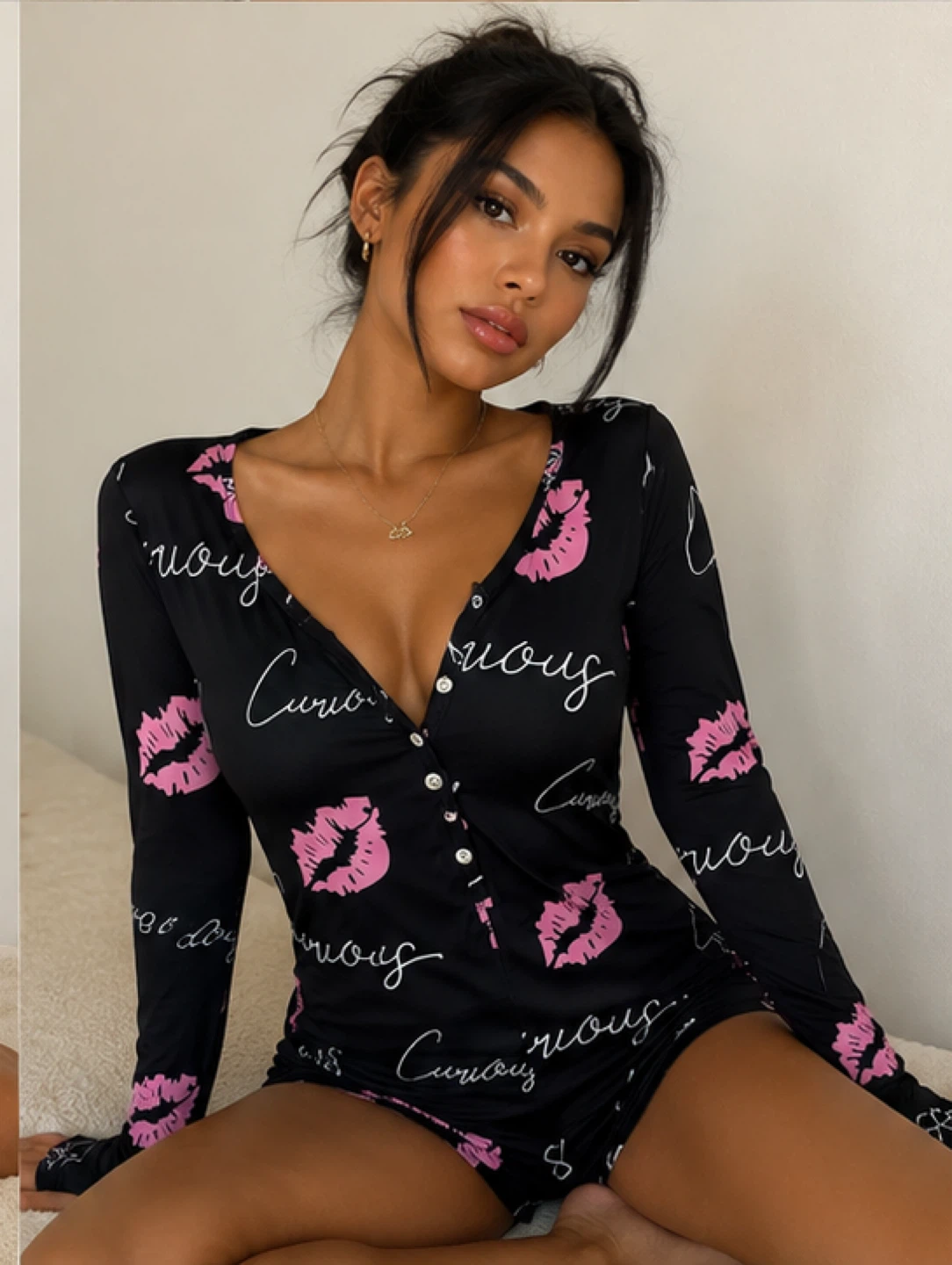 Black Kiss Print Onesie Romper - photo 4