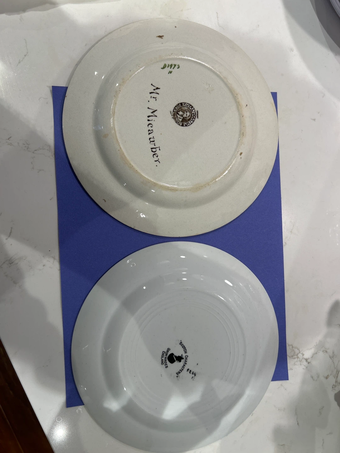 Set of 2 Decorative Plates - Mr. Micawber & Scottish Scene - photo 2