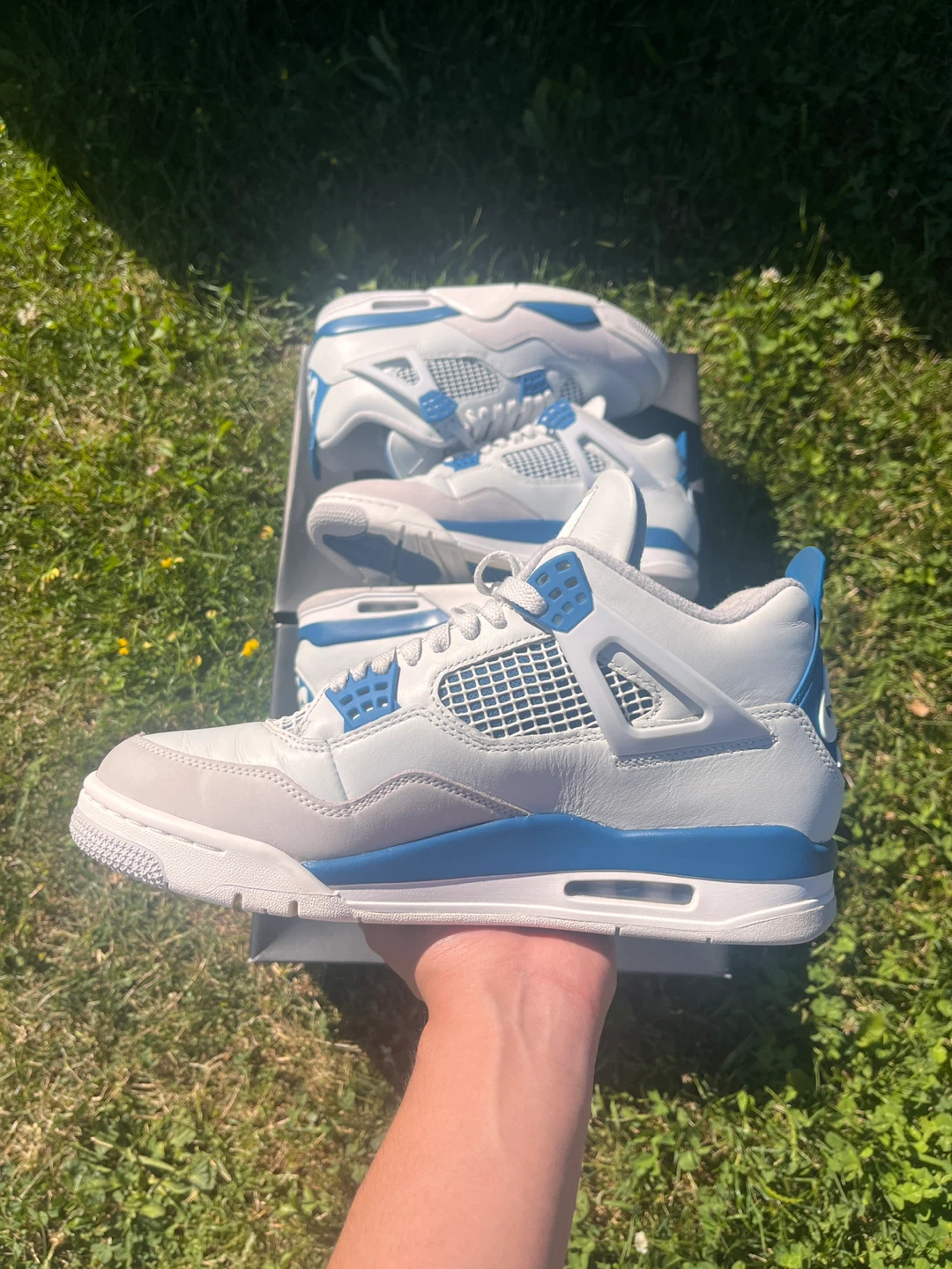 Jordan 4 military blue (SIZE 9.5M)