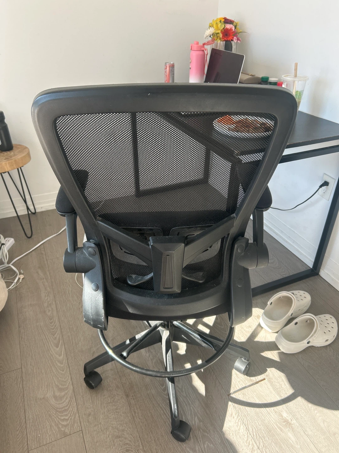 Black Mesh Office Chair - photo 2