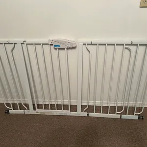 Regalo White Metal Baby Gate