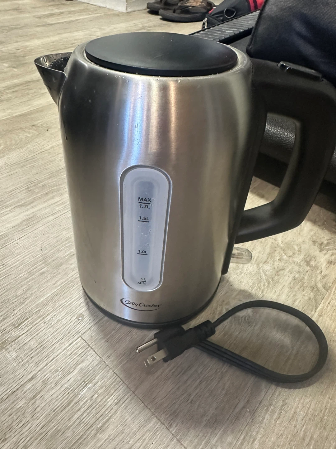 Betty Crocker Stainless Steel Electric Kettle - photo 3