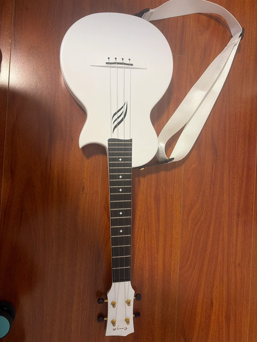 Enya Tenor Ukulele + Strap + Hard Case Gig