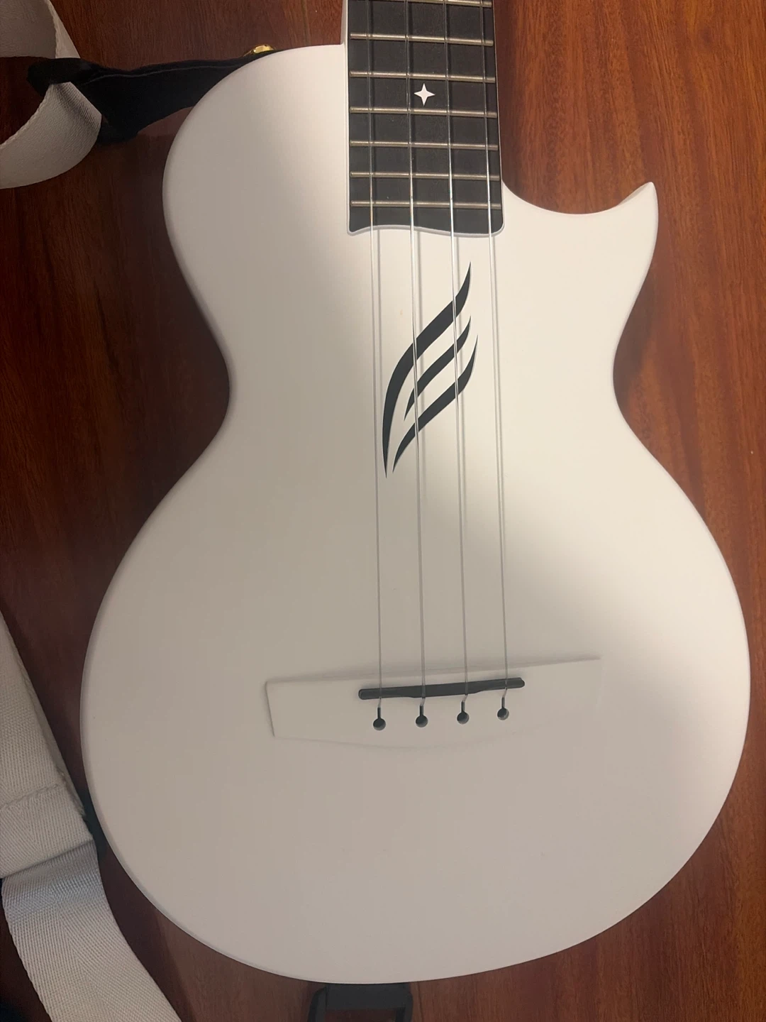 Enya Tenor Ukulele + Strap + Hard Case Gig - photo 4