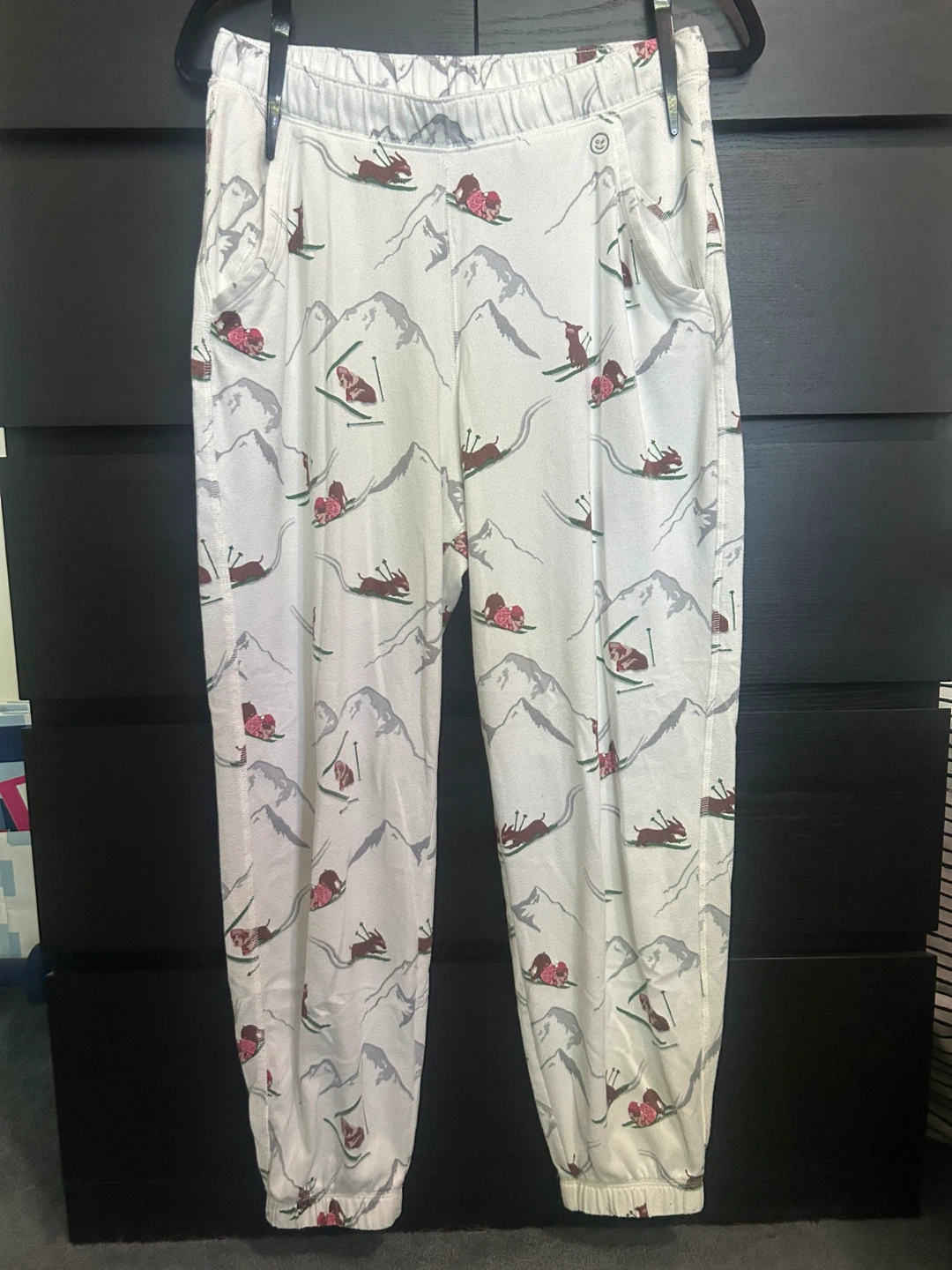 Set - White Pajama Set with Skiing Dog Print - photo 2
