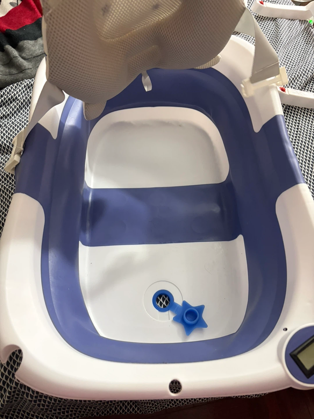 Collapsible Baby Bathtub with Digital Thermometer - photo 2