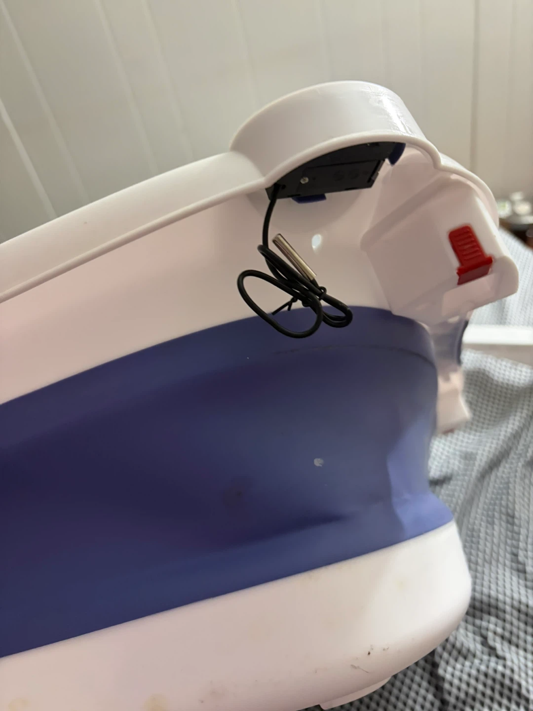 Collapsible Baby Bathtub with Digital Thermometer - photo 5