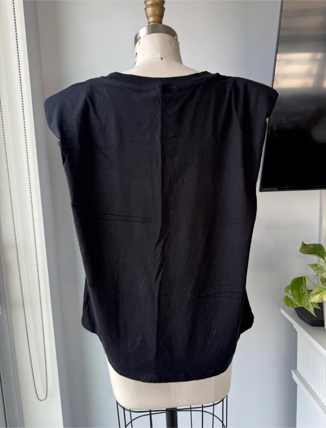 Babaton Sleeveless V-Neck shoulder pad Top - photo 2