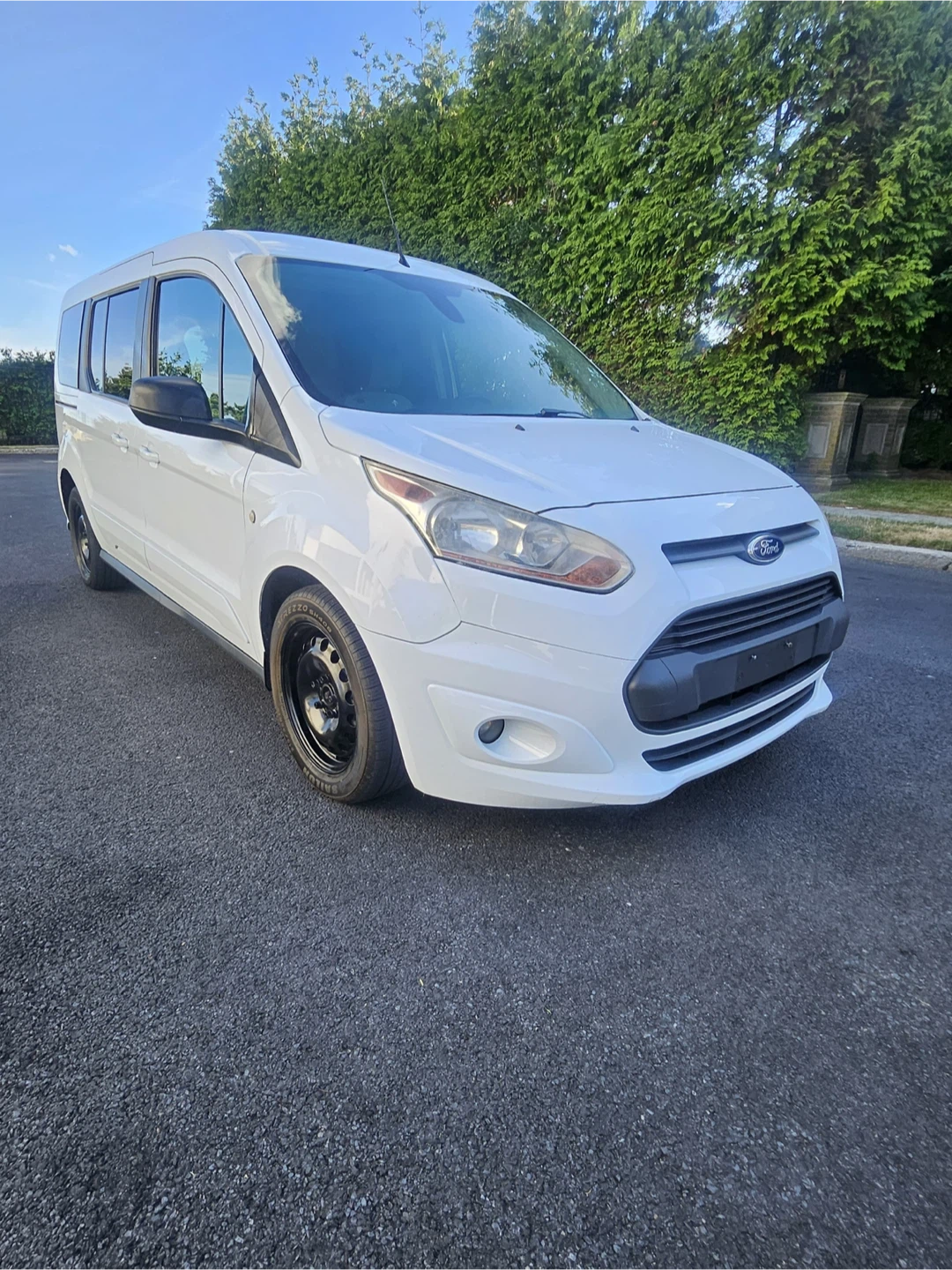 White Ford Transit Connect XLT