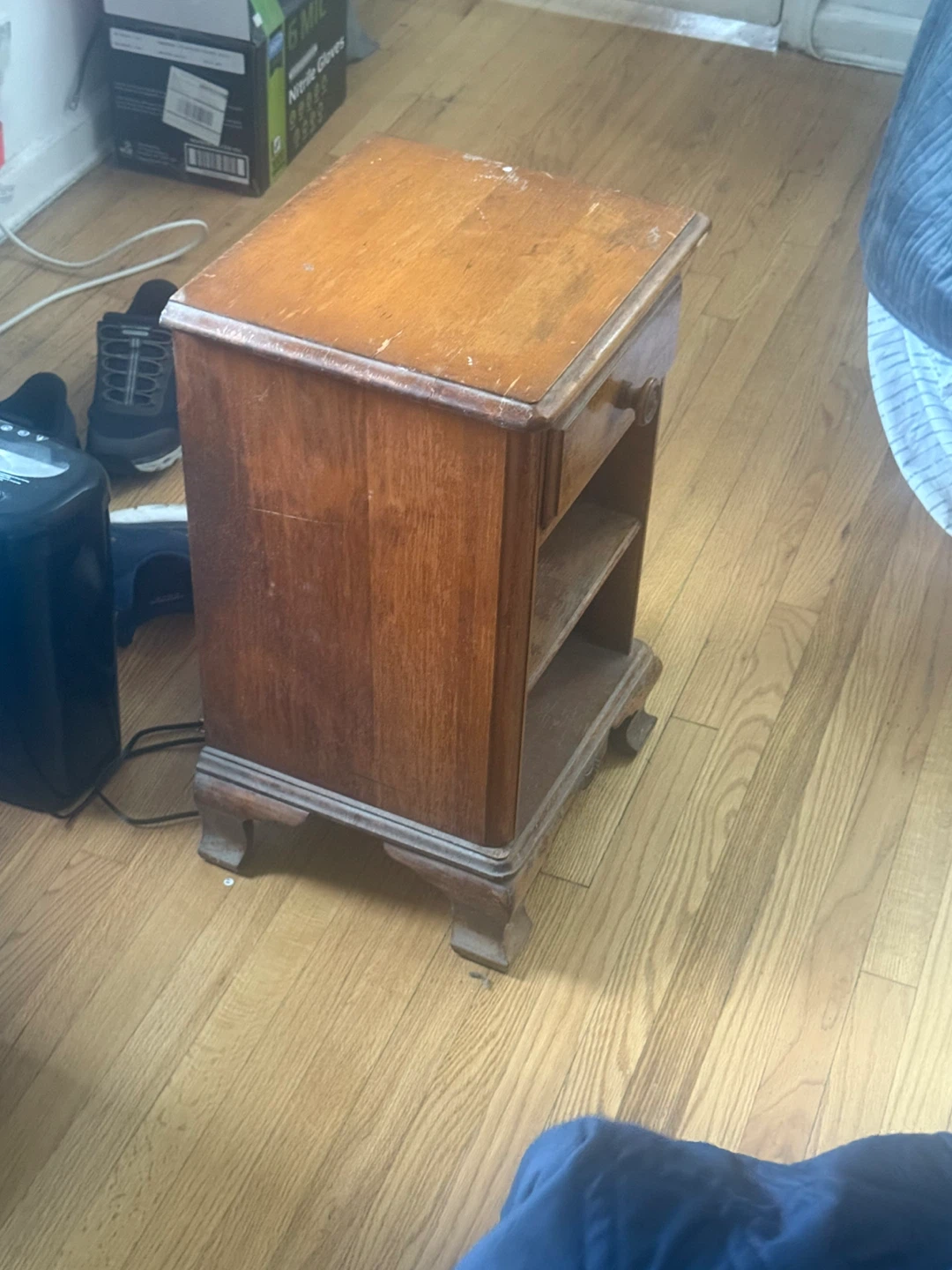 Vintage Wooden End Table / Nightstand