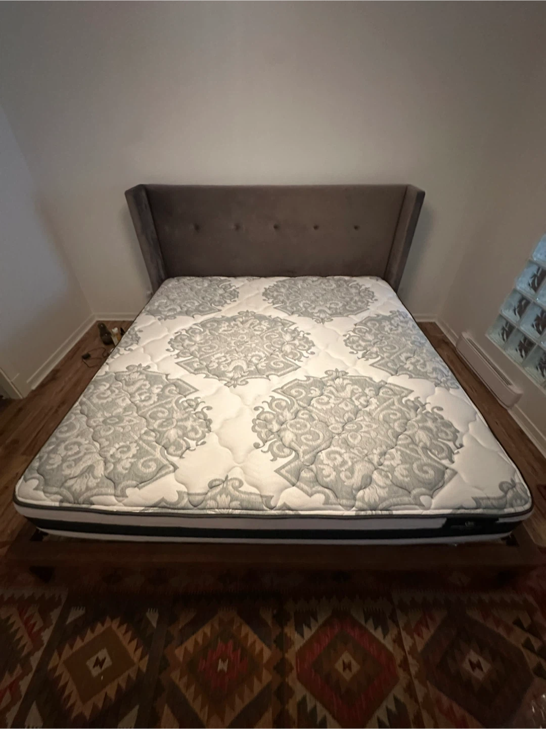 King Serta Perfect Sleeper Elite Mattress Like New 2023