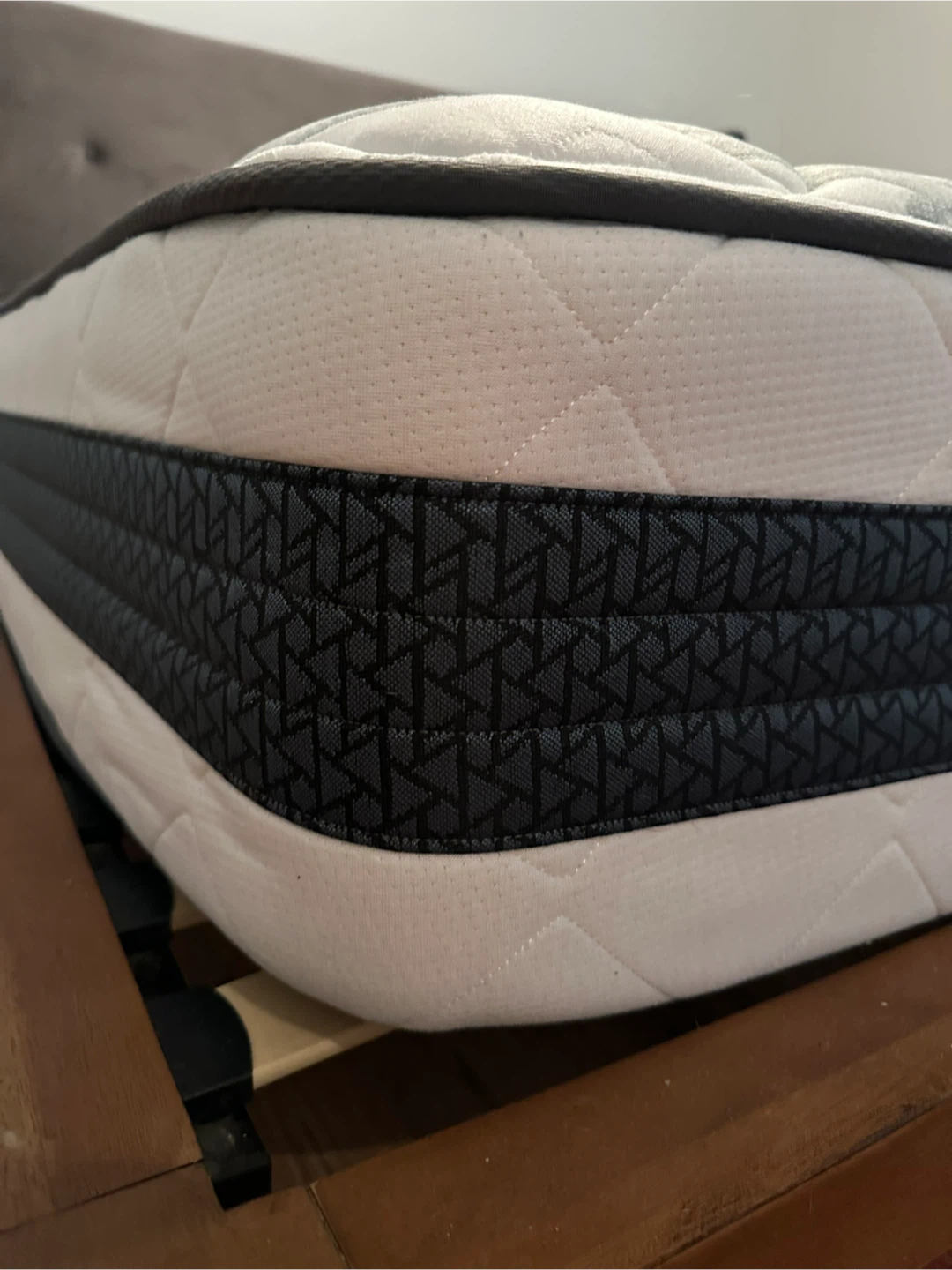 King Serta Perfect Sleeper Elite Mattress Like New 2023 - photo 3