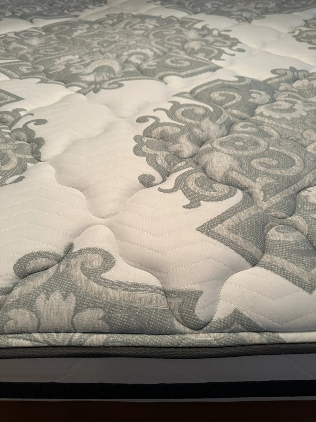 King Serta Perfect Sleeper Elite Mattress Like New 2023 - photo 5