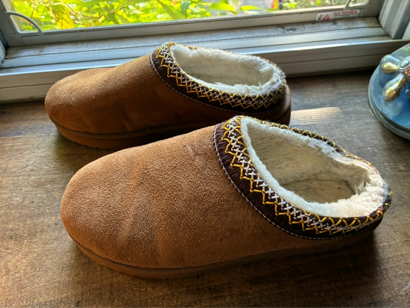 $4 women wool suede slippers size 39 / 8.5-9 UGgs inspired
