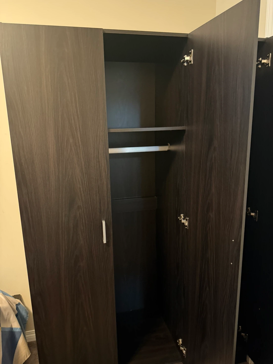 Dark Wood Wardrobe with 3 Doors - photo 4