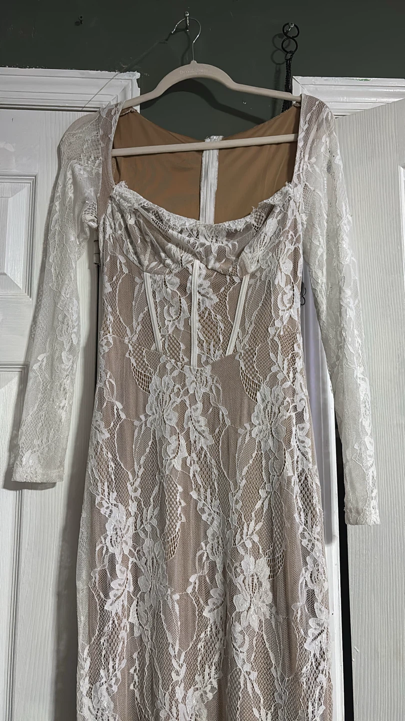 White Lace Long Sleeve Maxi Dress