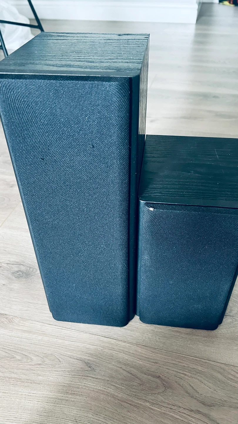Pair of Bookshelf Speakers – Tested & Working