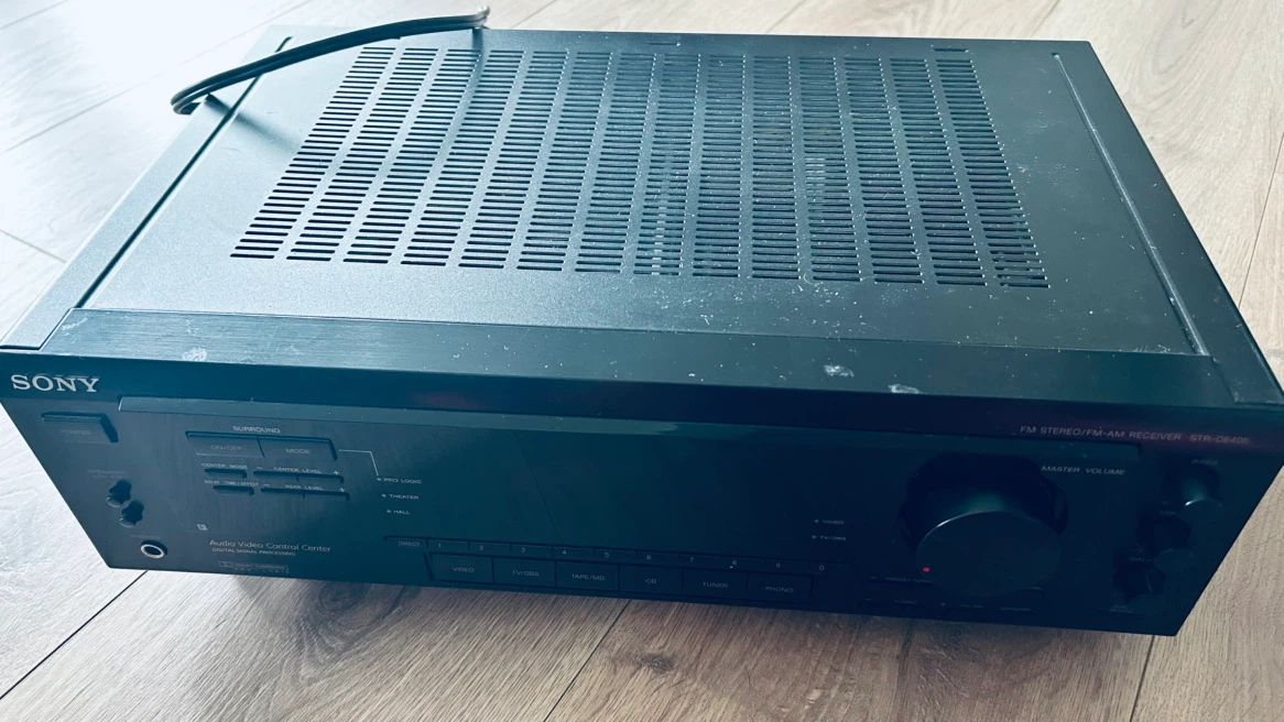 Sony STR-DE405 FM Stereo/FM-AM Receiver – For Parts or Repair