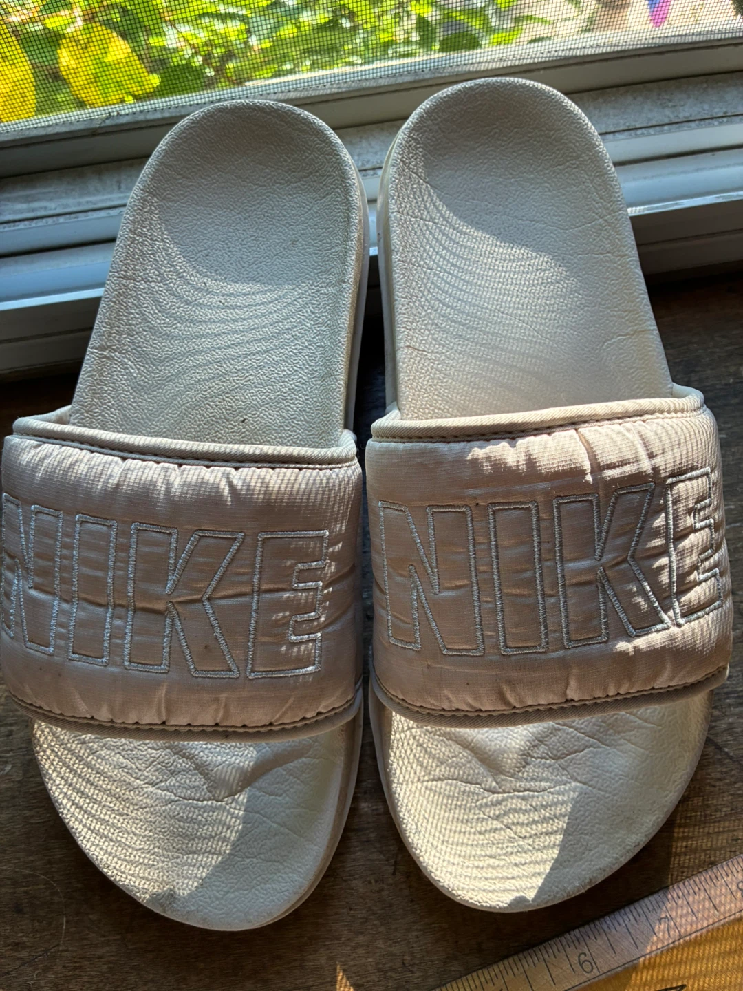 $4  Nike womens sz 39 / cdm 8 Offcourt Slide Slides