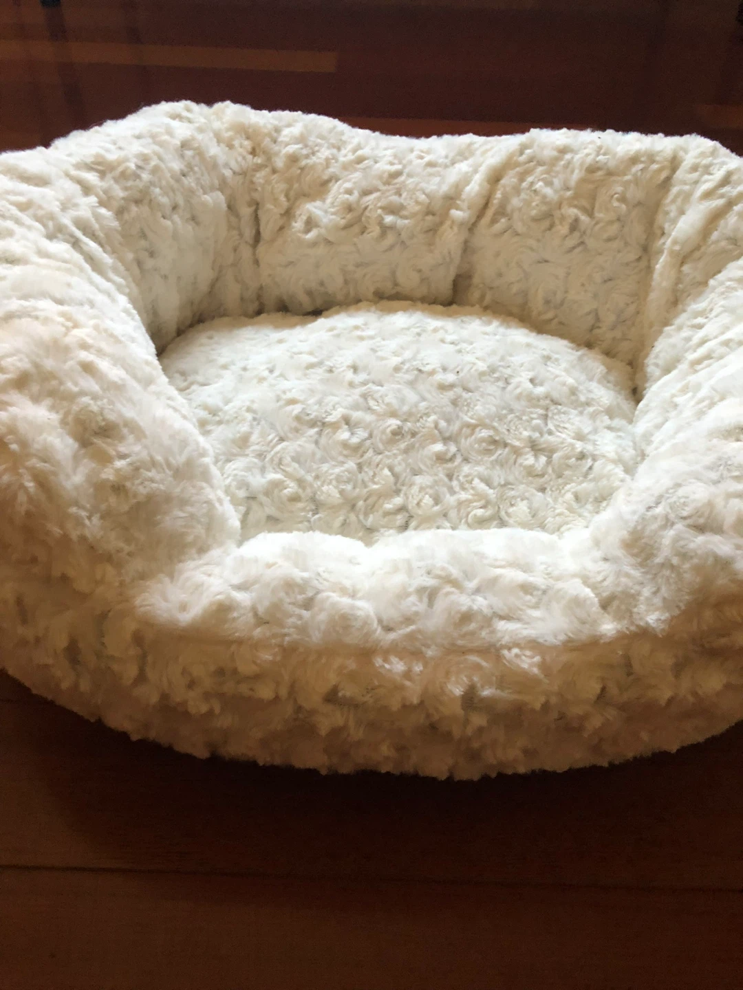 Cozy White Plush Pet Bed