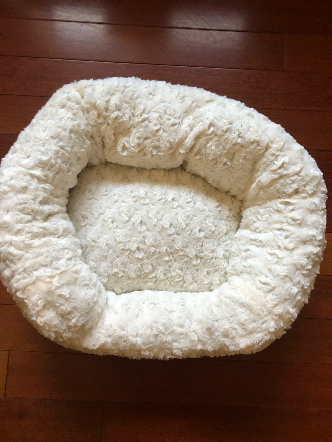 Cozy White Plush Pet Bed - photo 2